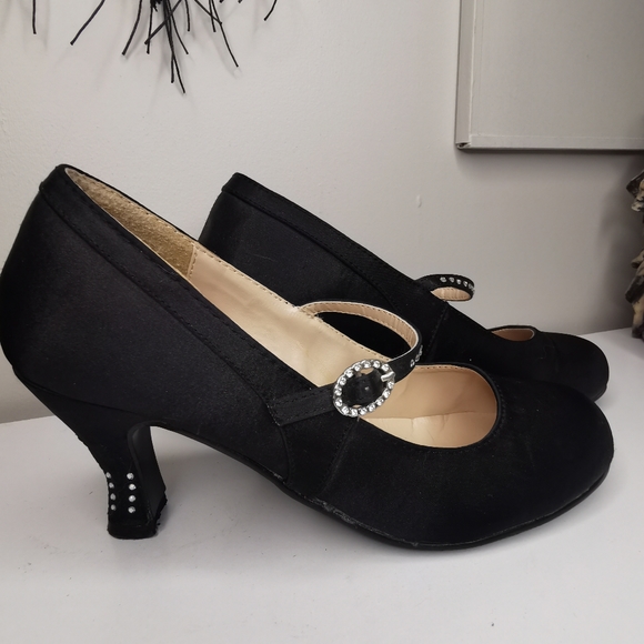 Funtasma Flapper Satin and Rhinestone Pumps Size 8 - Picture 4 of 6